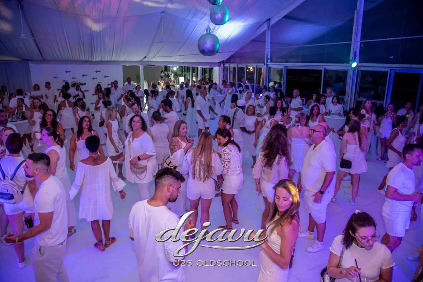 Volle Tanzfläche bei der White Party